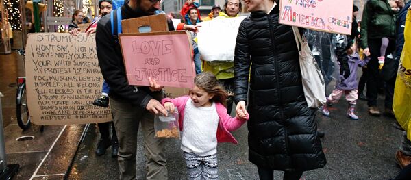 民調：僅三分之一美國人認為國家在總統簽署“禁移民令”後變得更安全 - 俄羅斯衛星通訊社