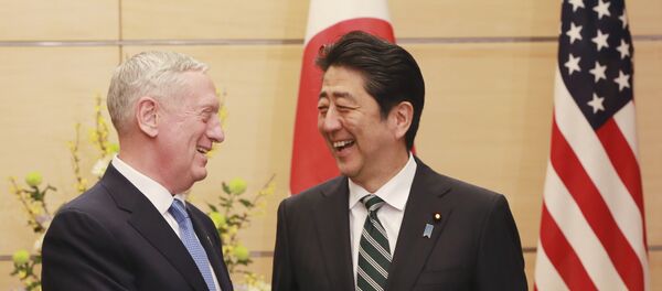 美國國防部長詹姆斯·馬蒂斯與安倍普三 - 俄羅斯衛星通訊社