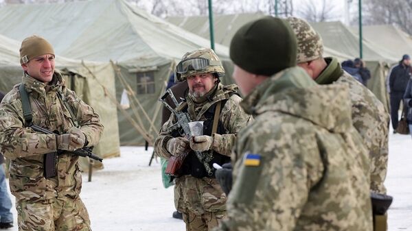 乌克兰军兵在阿夫杰耶夫卡 - 俄罗斯卫星通讯社