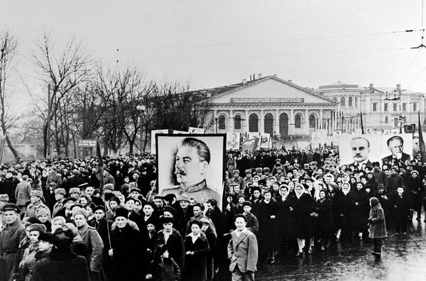 纪念十月革命胜利27周年 纪念十月革命胜利27周年 - 俄罗斯卫星通讯社