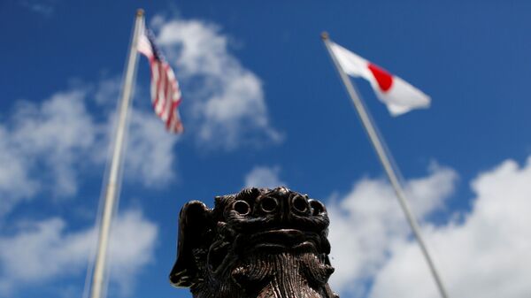 Флаги Японии и США в лагере Корпуса морской пехоты США на Окинаве - 俄罗斯卫星通讯社