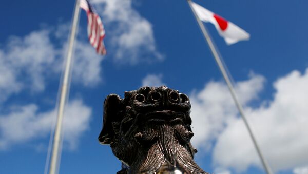 Флаги Японии и США в лагере Корпуса морской пехоты США на Окинаве - 俄羅斯衛星通訊社