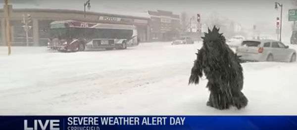 美国一则采访报道中发现“雪人”在主持人背后散步 - 俄罗斯卫星通讯社