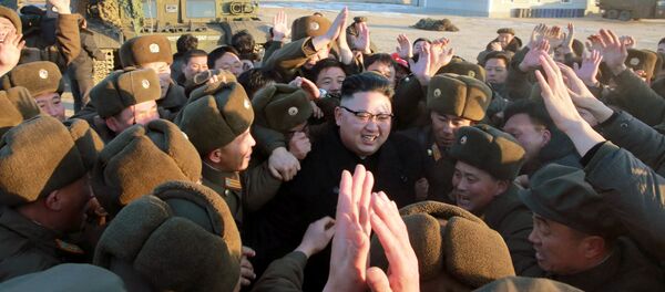 Северокорейский лидер Ким Чен Ын на испытательном пуске баллистической ракеты Pukguksong-2 Северокорейский лидер Ким Чен Ын на испытательном пуске баллистической ракеты Pukguksong-2 - 俄罗斯卫星通讯社