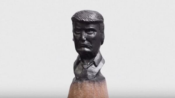 俄羅斯藝術家在鉛筆芯上雕刻特朗普肖像 - 俄羅斯衛星通訊社