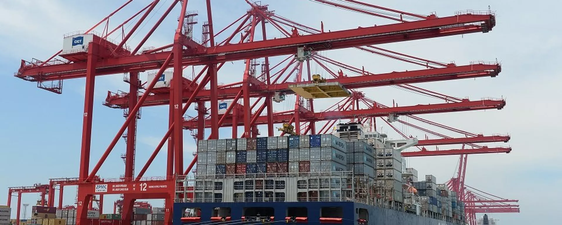 中國商務部回應美髮布對外投資審查令：嚴重擾亂全球產業鏈供應鏈安全 - 俄羅斯衛星通訊社, 1920, 10.08.2023