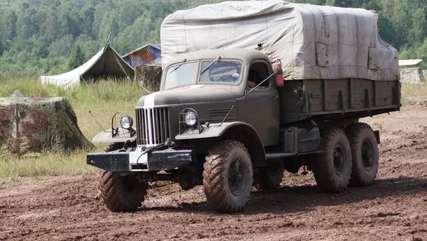 烏克蘭軍隊使用出廠時間超過50年的生鏽卡車 - 俄羅斯衛星通訊社