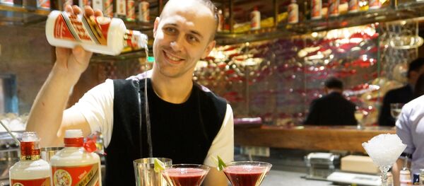 俄羅斯優秀調酒師謝爾蓋·布拉赫京 - 俄羅斯衛星通訊社