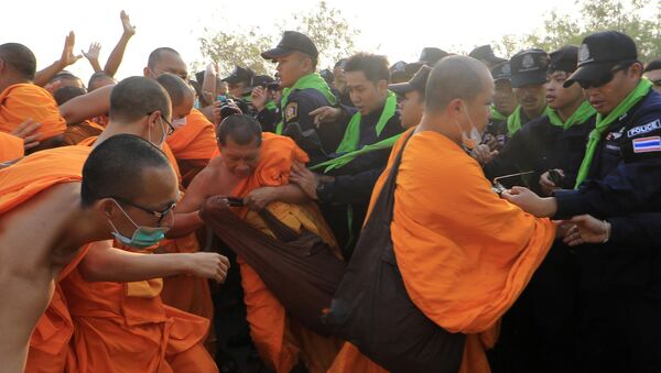 泰國法身寺僧人與警方發生衝突 - 俄羅斯衛星通訊社