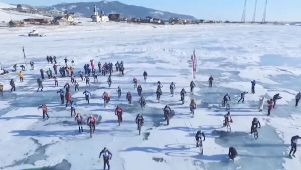 冰之風暴！極限運動高手征服貝加爾湖 - 俄羅斯衛星通訊社