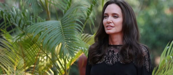 伊朗僵屍版安吉麗娜·朱莉嚇壞粉絲 - 俄羅斯衛星通訊社