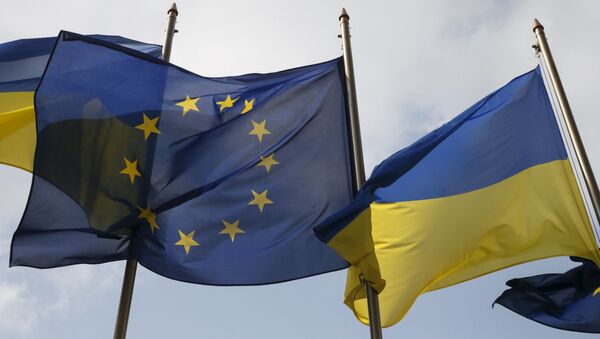 Флаги Евросоюза и Украины в Киеве - 俄羅斯衛星通訊社