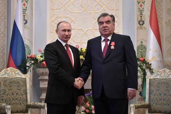 俄罗斯总统普京在与塔吉克斯坦总统拉赫蒙 俄罗斯总统普京在与塔吉克斯坦总统拉赫蒙 - 俄罗斯卫星通讯社