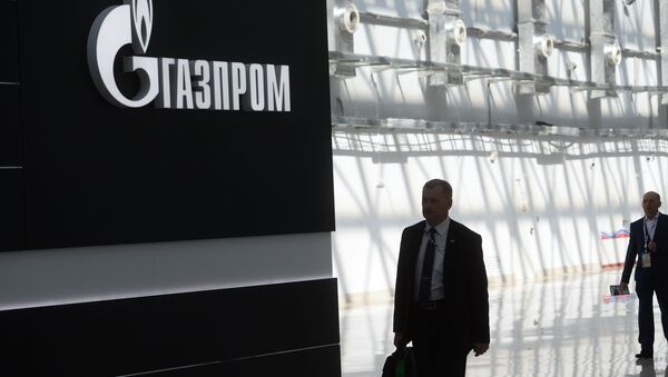 Стенд с логотипом компании Газпром на международном инвестиционном форуме Сочи 2016 - 俄罗斯卫星通讯社