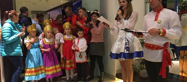 俄中民众在北京俄罗斯文化中心共庆谢肉节 - 俄罗斯卫星通讯社