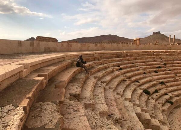 政府軍還發現沿幾處遺跡和圓柱鋪有引線，這些引線是恐怖分子留下的，他們想在撤退時製造爆炸，但沒來得及。 - 俄羅斯衛星通訊社
