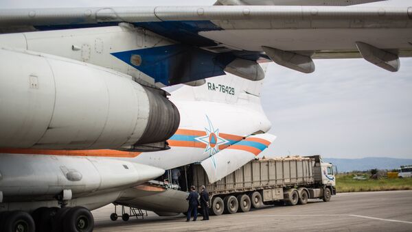 俄飞机送为代尔祖尔运送20吨联合国援助食品 - 俄罗斯卫星通讯社