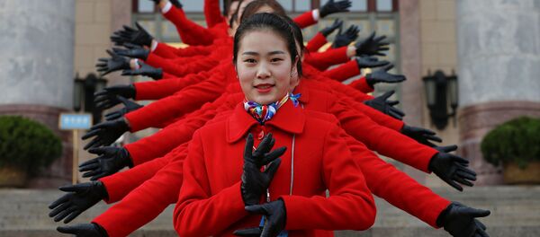 在北京人民大会堂前的迎宾小姐 - 俄罗斯卫星通讯社