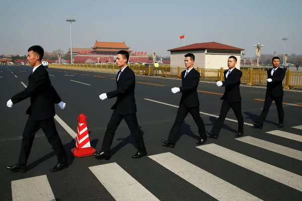 在人民大會堂周圍的安保人員 - 俄羅斯衛星通訊社