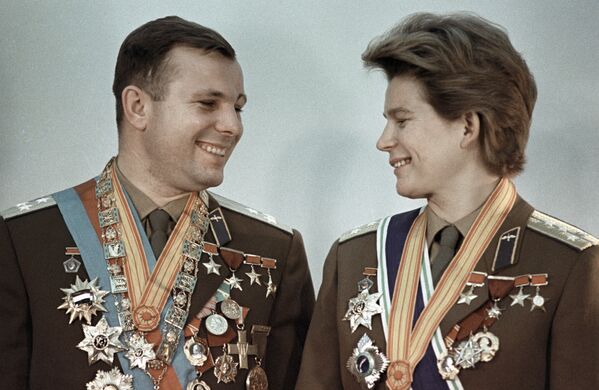 宇航员尤里·加加林和瓦莲金娜·捷列什科娃 - 俄罗斯卫星通讯社