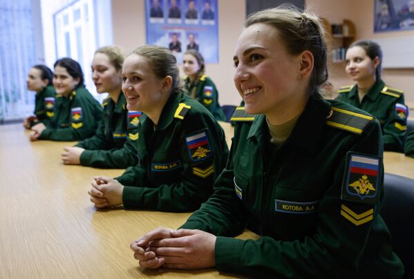 莫扎伊斯基軍事航天學院女學員的日常 - 俄羅斯衛星通訊社
