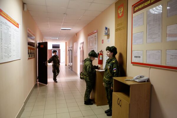 莫扎伊斯基军事航天学院女学员的日常 - 俄罗斯卫星通讯社