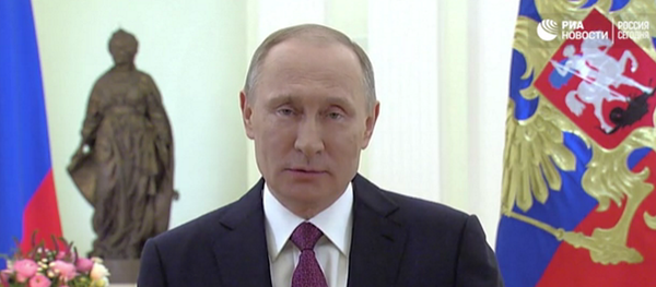 普京用20世紀初俄國詩人巴爾蒙的詩祝賀女性“三八”節快樂 - 俄羅斯衛星通訊社