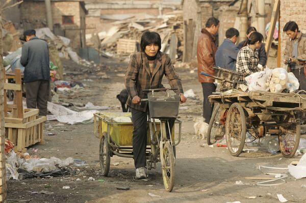欧青平指出,最为贫穷的中西部地区各省在最近一段时间将会制定出考核当地干部工作的特殊标准。 欧青平指出,最为贫穷的中西部地区各省在最近一段时间将会制定出考核当地干部工作的特殊标准。 - 俄罗斯卫星通讯社