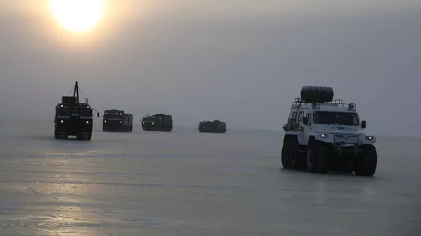 Испытания новых и перспективных образцов вооружения, военной и специальной техники в условиях Арктики - 俄羅斯衛星通訊社