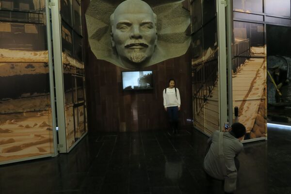 中國旅行社代表在俄鐵博物館。 - 俄羅斯衛星通訊社