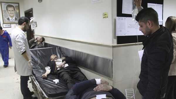 Syrian injured men wait to receive medical treatments after they wounded in the main judicial building which attacked by a suicide bomber, in Damascus - 俄罗斯卫星通讯社