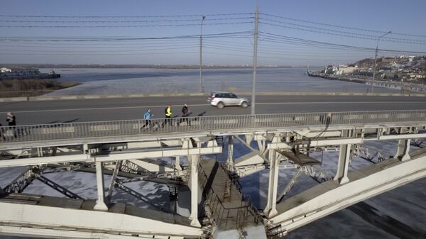 他每天跑35公里左右,休息时会与其他运动员交流,学习汉语。 他每天跑35公里左右,休息时会与其他运动员交流,学习汉语。 - 俄罗斯卫星通讯社