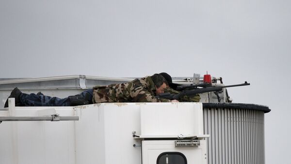 媒體：一不明人員攻擊巴黎機場軍人 軍人開槍 - 俄羅斯衛星通訊社