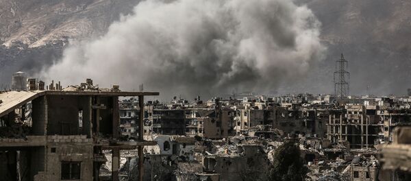 Дым после авиаудара ВВС Сирия на востоке Дамаска. Архивное фото - 俄罗斯卫星通讯社