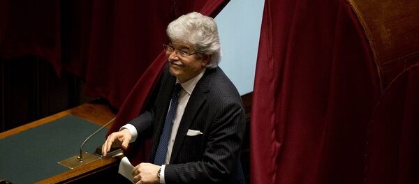 意大利参议员安东尼奥·拉兹 - 俄罗斯卫星通讯社