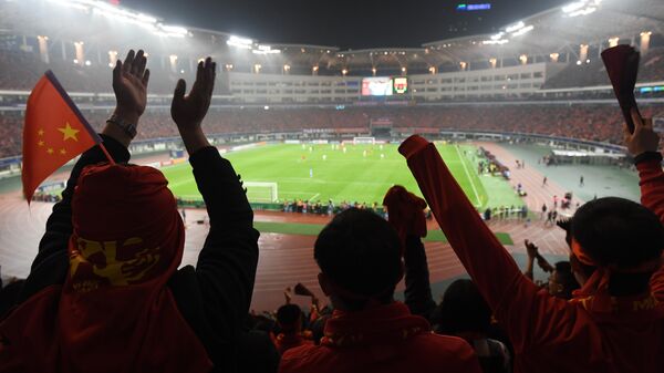 Chinese fans celebrate their World Cup football qualifying win against South Korea - 俄罗斯卫星通讯社