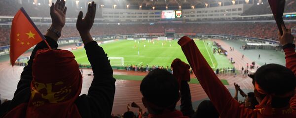 Chinese fans celebrate their World Cup football qualifying win against South Korea - 俄罗斯卫星通讯社