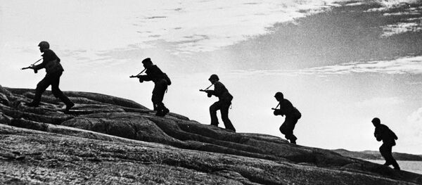 Моряки-разведчики Северного флота на оккупированном фашистами берегу - 俄罗斯卫星通讯社