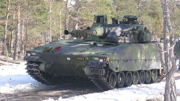 媒体：瑞典坦克演习期间掉进冰窟窿 - 俄罗斯卫星通讯社