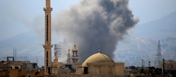 Дым после взрыва на востоке Дамаска, Сирия - 俄罗斯卫星通讯社