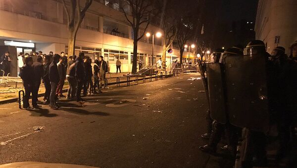 媒體否認被巴黎警察擊斃華僑有襲警行為 - 俄羅斯衛星通訊社