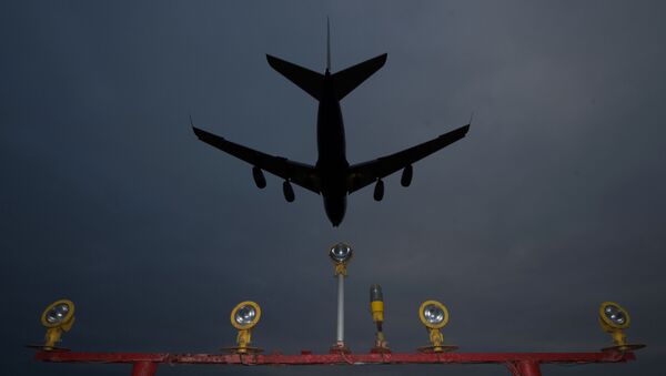 Самолет заходит на посадку в аэропорту Шереметьево - 俄罗斯卫星通讯社