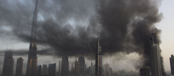 在迪拜世界最高摩天大樓旁的在建高樓著火 - 俄羅斯衛星通訊社