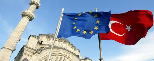Флаги Евросоюза и Турции - 俄罗斯卫星通讯社