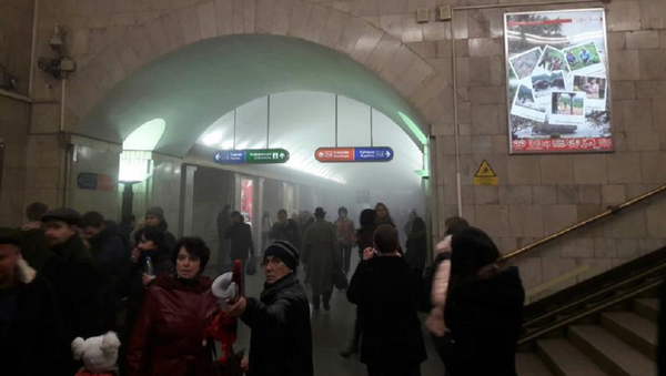 聖彼得堡地鐵公司消息稱，地鐵站“技術學院”和“先納亞廣場”已關閉，禁止出入，正在疏散乘客 - 俄羅斯衛星通訊社