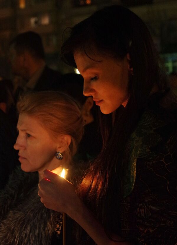 参加圣彼得堡地铁爆炸案遇难者悼念活动的人们 - 俄罗斯卫星通讯社