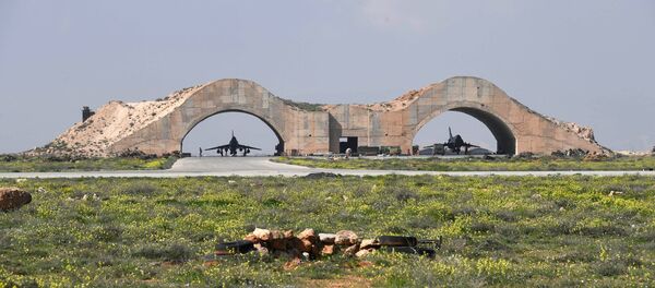 Последствия ракетного удара США по авиабазе в Сирии Последствия ракетного удара США по авиабазе в Сирии - 俄羅斯衛星通訊社