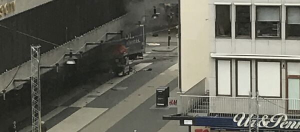 一輛卡車衝入斯德哥爾摩市中心街道的人群中 一輛卡車衝入斯德哥爾摩市中心街道的人群中 - 俄羅斯衛星通訊社