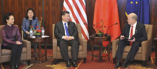 阿拉斯加州州長比爾·沃克與中國國家主席習近平 - 俄羅斯衛星通訊社