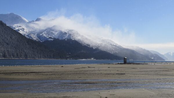 Strong winds whip around fresh snow on the mountains in Juneau, Alaska - 俄罗斯卫星通讯社
